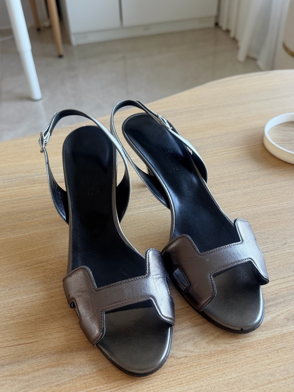 Hermès Oasis Slingback Sandals – Size 37 - Picture 4 of 11